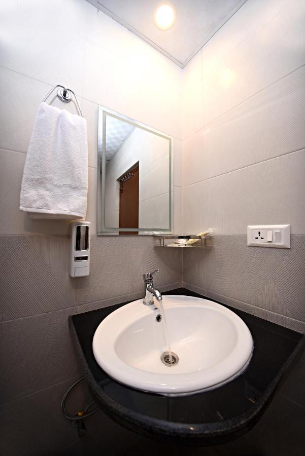 Hotel Simal Катманду Экстерьер фото