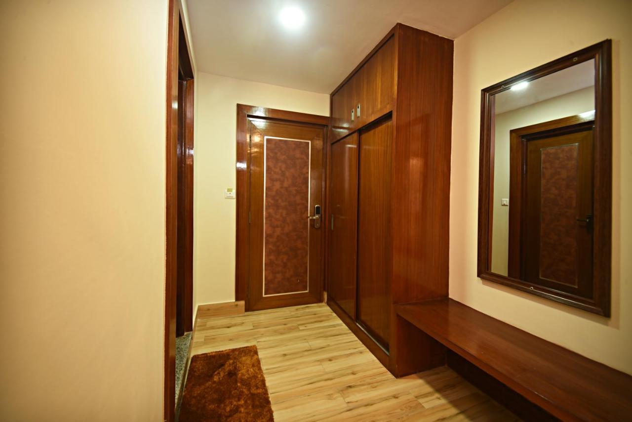 Hotel Simal Катманду Экстерьер фото