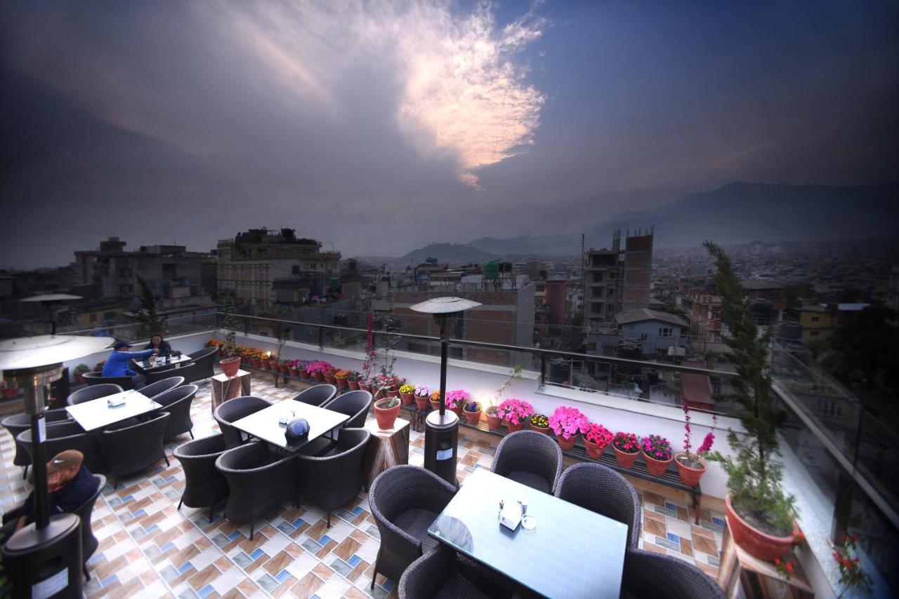 Hotel Simal Катманду Экстерьер фото