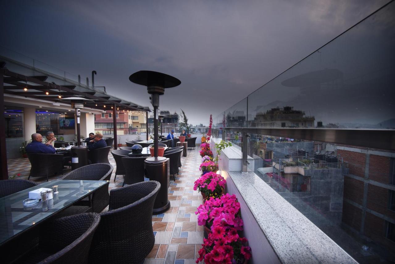 Hotel Simal Катманду Экстерьер фото