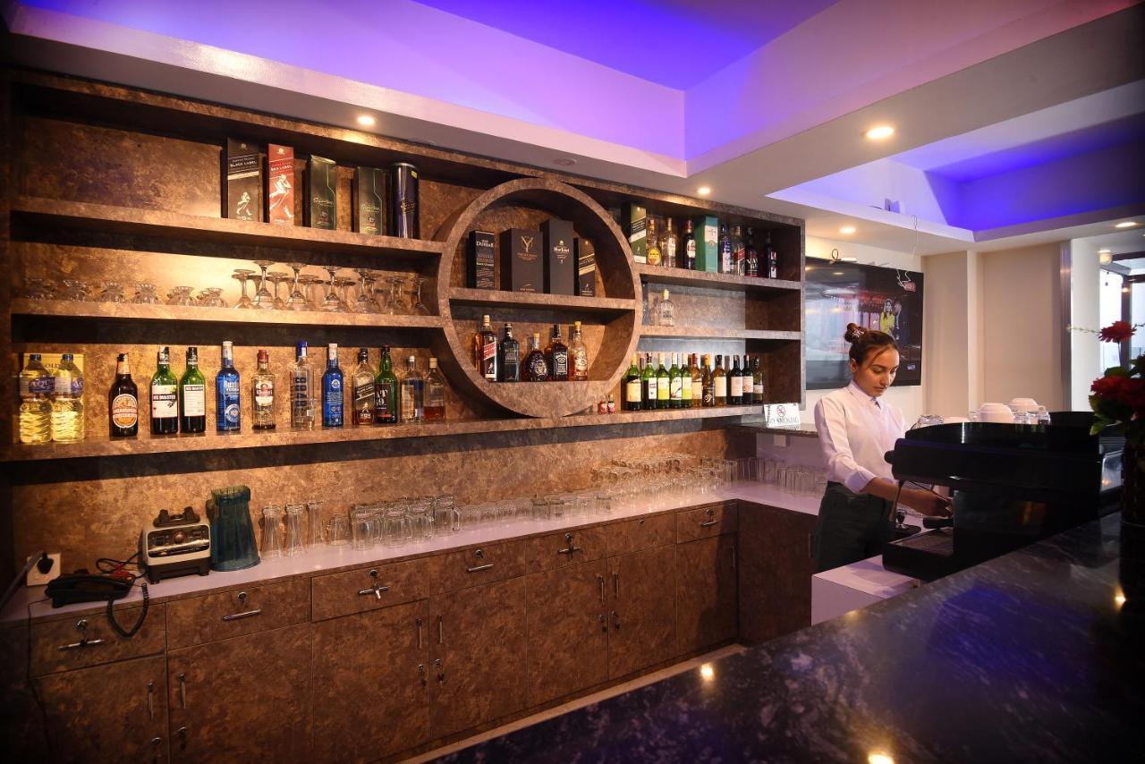 Hotel Simal Катманду Экстерьер фото
