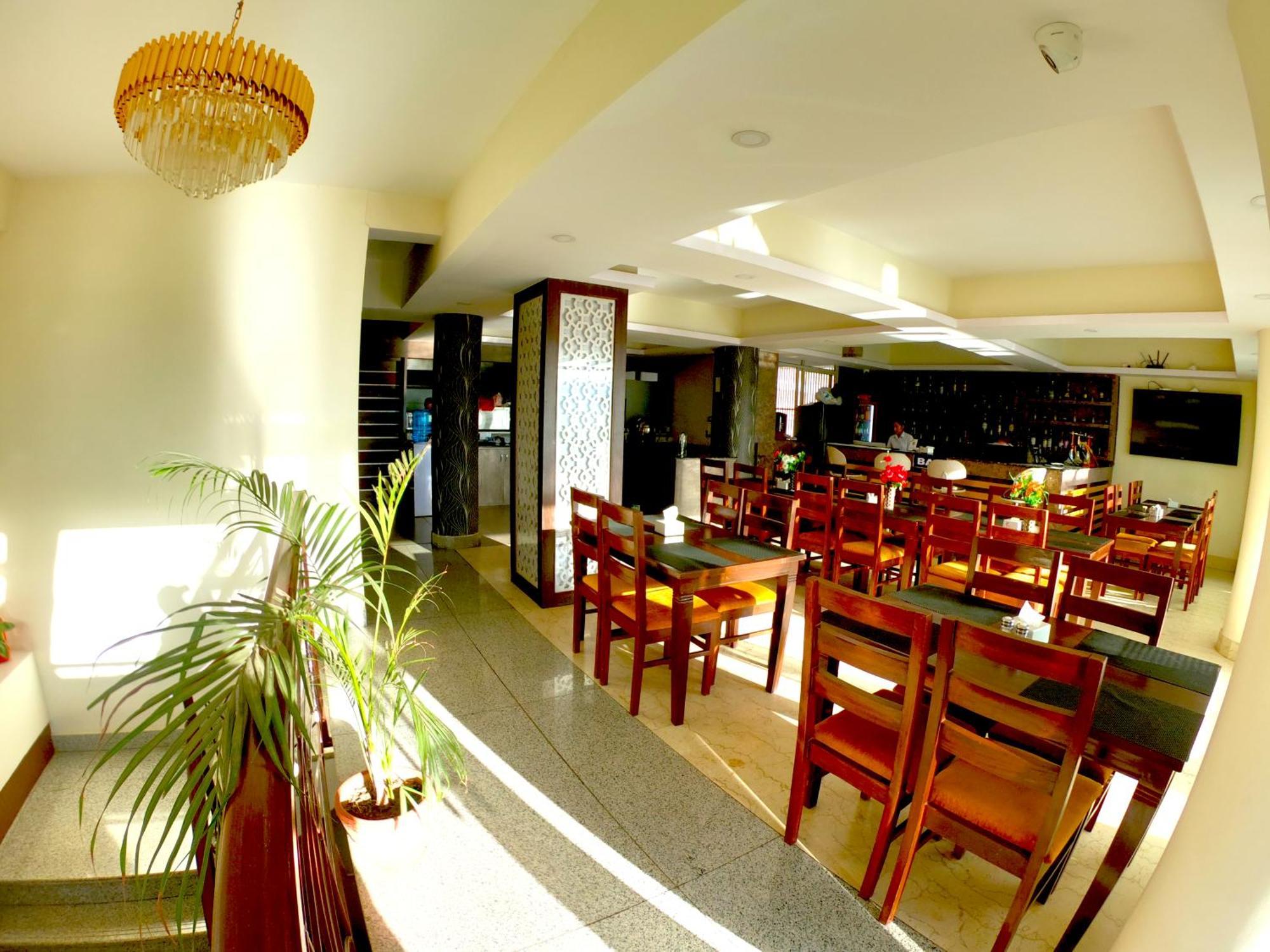 Hotel Simal Катманду Экстерьер фото