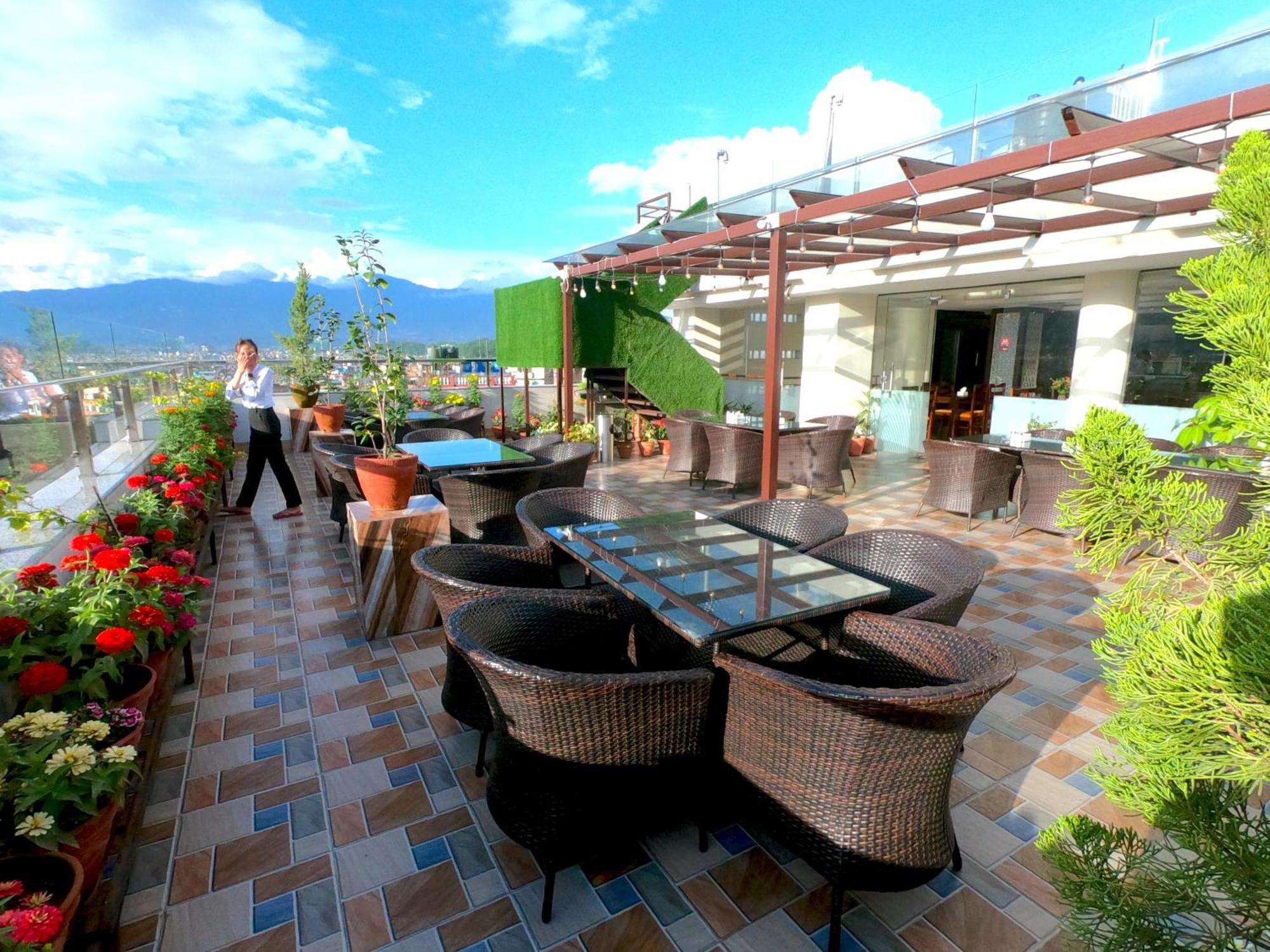 Hotel Simal Катманду Экстерьер фото