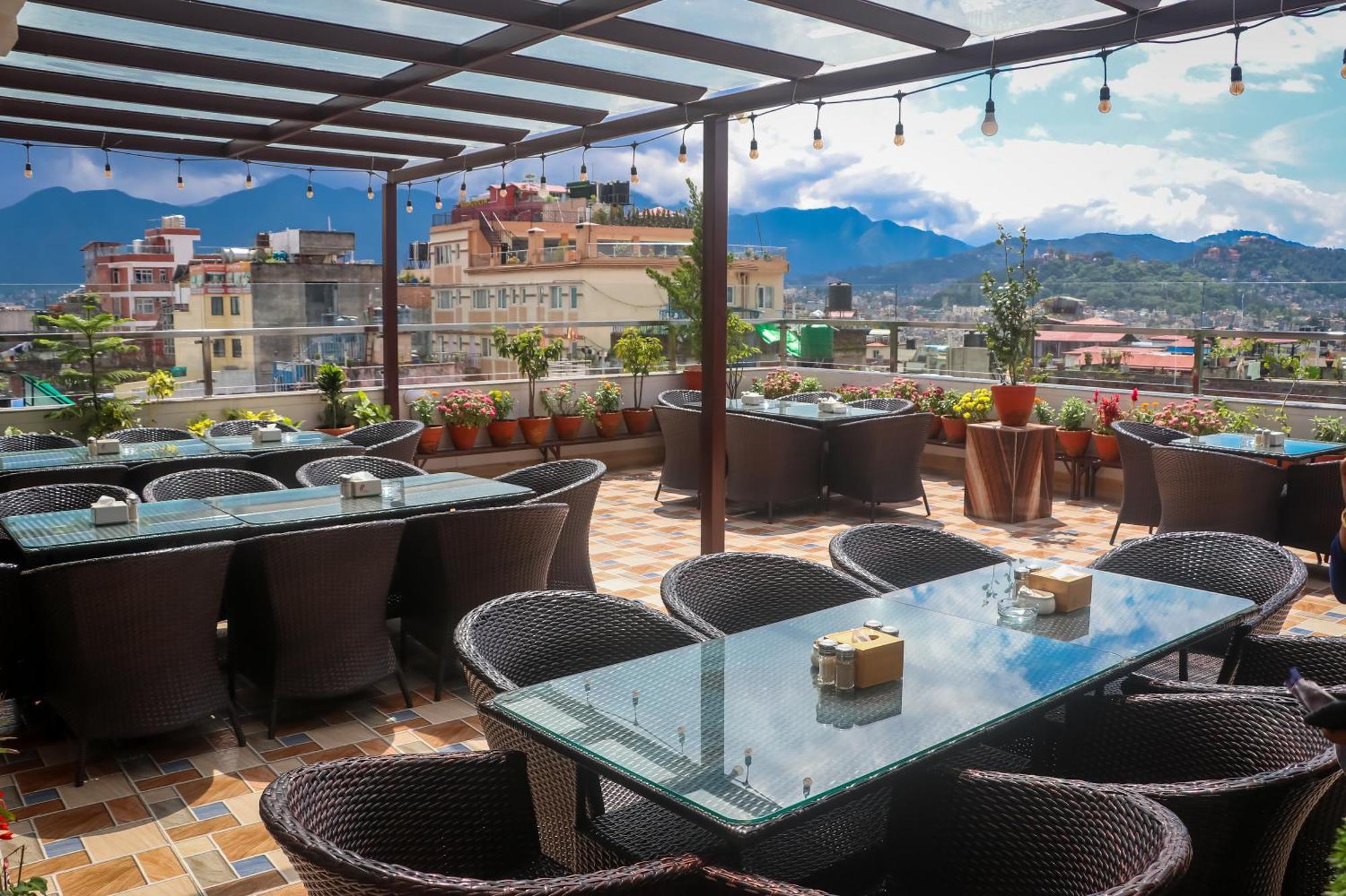 Hotel Simal Катманду Экстерьер фото